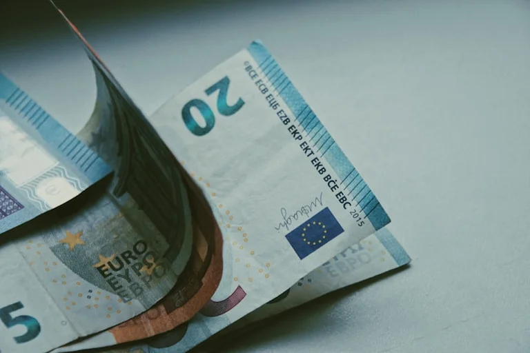 ECB 10. septembrī: vai likme kritīs un kredīti kļūs lētāki