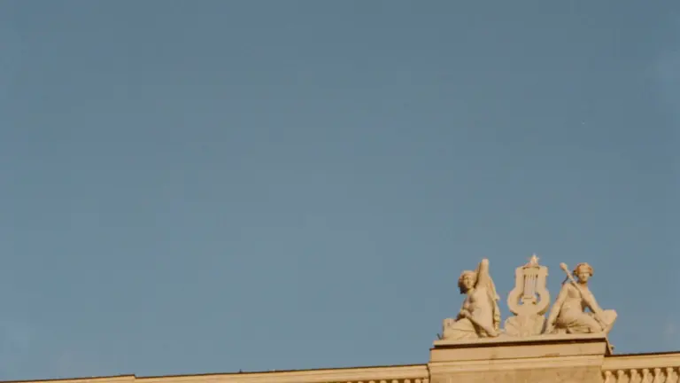 Ekskursija operā (ENG) Rīgā: aizkulises 25. augustā