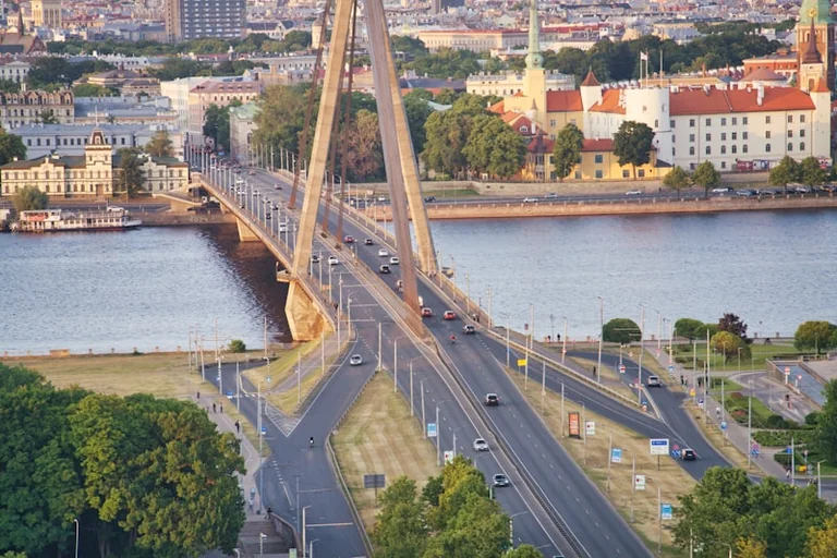 Rīga 23. augustā: pārbaudiet sabiedriskā transporta izmaiņas