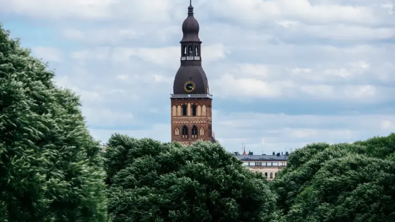 Rīgas Doms: gadsimtu arhitektūra un vieta pilsētas dzīvē